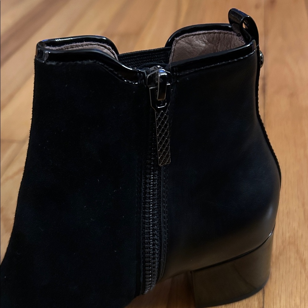 Donald J. Pliner Ankle Boots - Picture 6 of 7